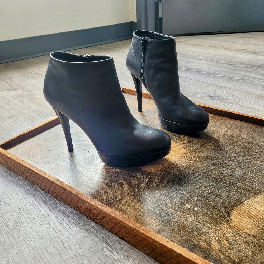 Stuart Weitzman platform Boots Sz 7